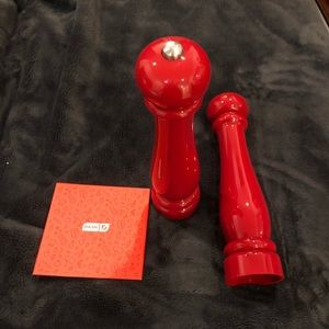 Automatic salt and pepp- personalization available